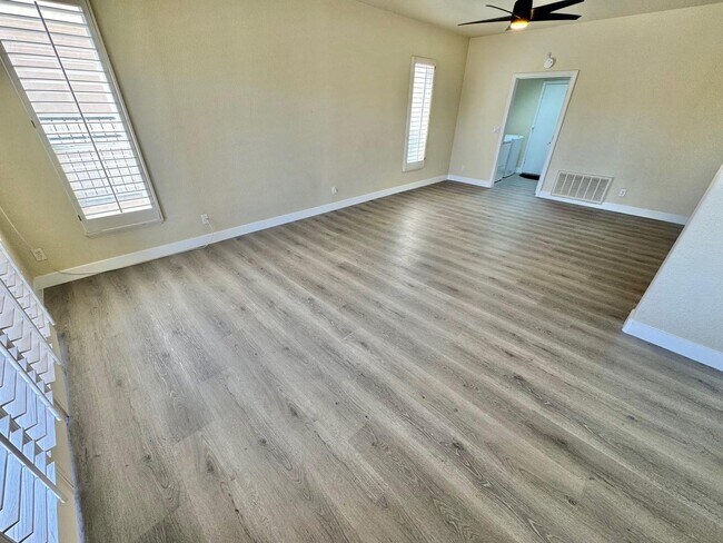 Building Photo - GORGEOUS 2 STORY SPACIOUS 4 BEDROOM HOUSE ...