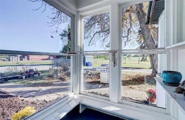 Building Photo - 958 Manitou Rd