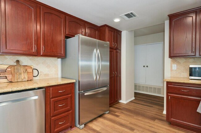 Building Photo - 667 Arroyo Oaks Dr