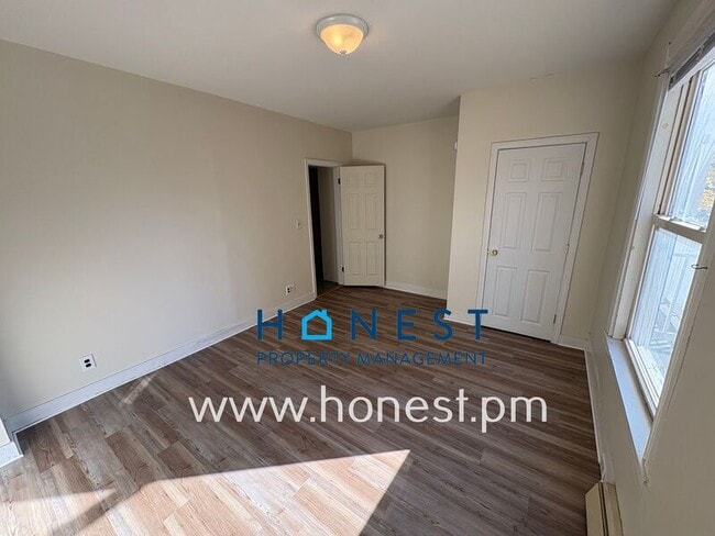 Building Photo - 7 Drummond St