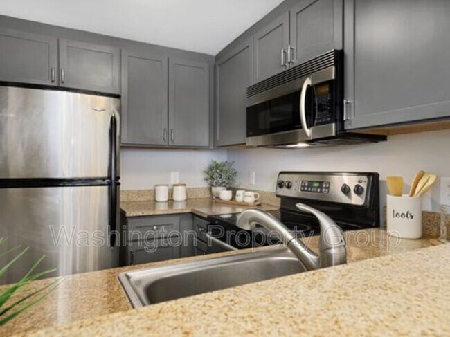 Building Photo - 1150 K St NW