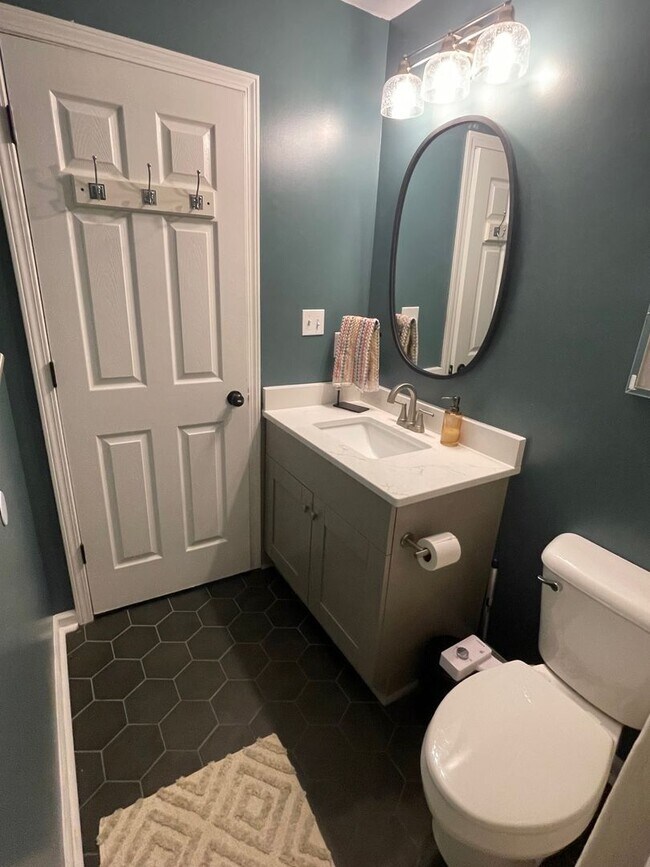Building Photo - Eastside Three Bedroom Available for Rent July 2026