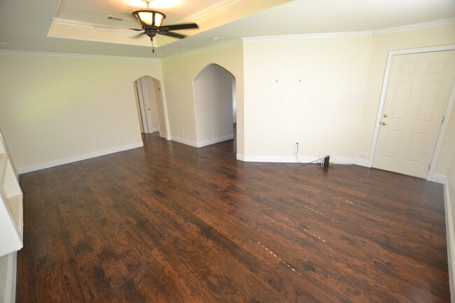 Building Photo - Newly remodeled, 3 bedroom, 2 bath home near Southern University loaded with amenities!