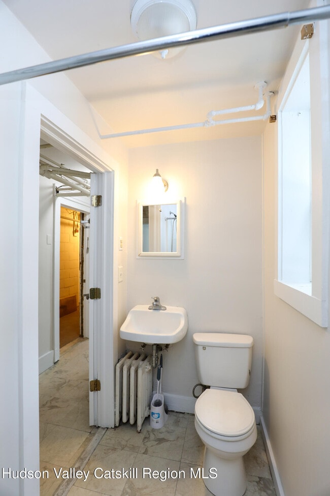 Building Photo - 16 John St