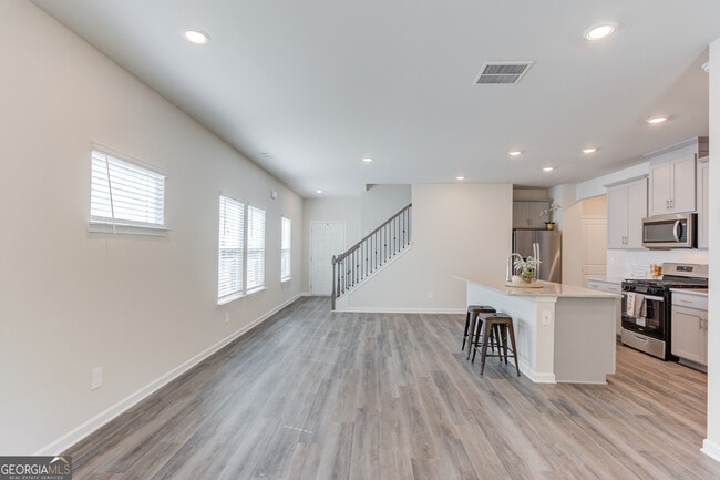 Building Photo - 1325 Lyon Wy Dr