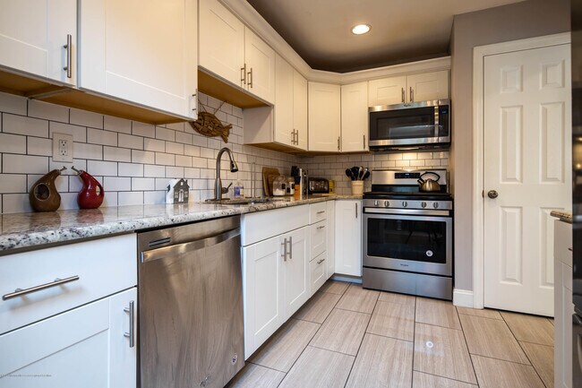 Building Photo - 59 Deer Path Ct