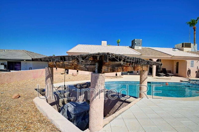 Building Photo - 304 Acoma Blvd S