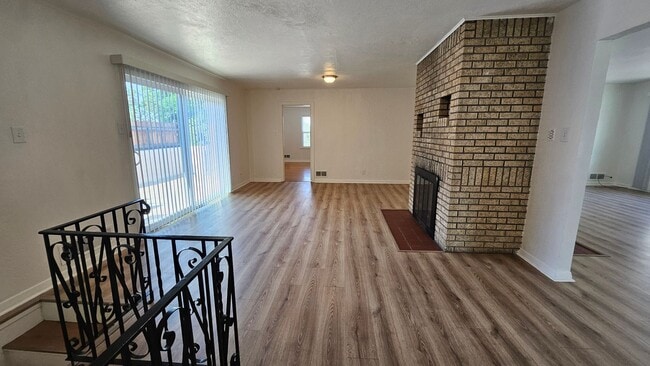 Building Photo - 4600 Mountain Rd NE