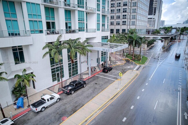 Building Photo - 300 S Biscayne Blvd