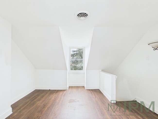 Building Photo - Available Now! Charming 3 Bedroom, 1.5 Bat...