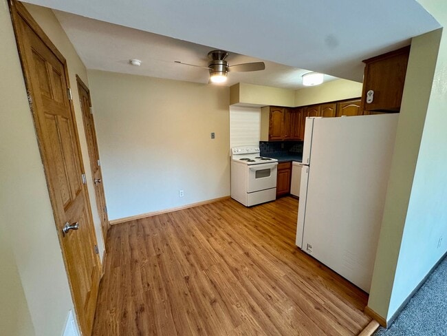 Building Photo - Updated 2BR Condo in Fox Meadows – New Flooring + Appliances
