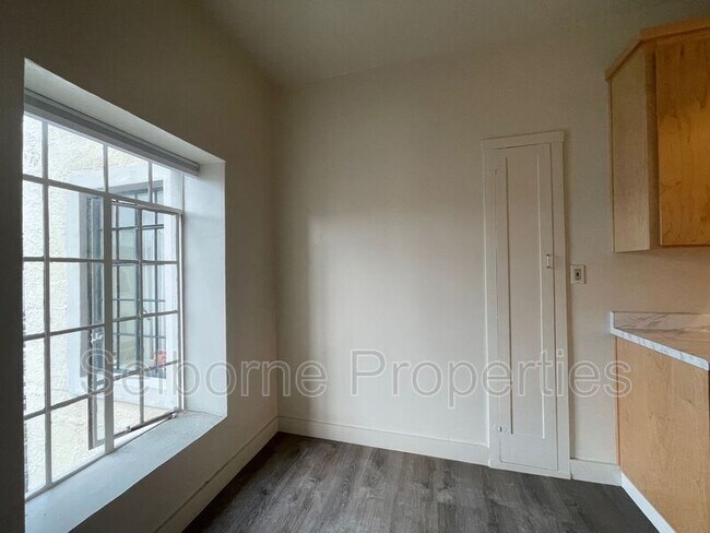 Building Photo - 2501 Ivy Dr