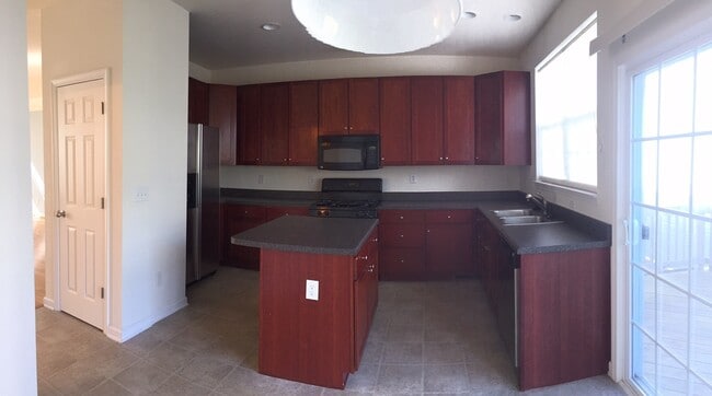 Building Photo - 610 Jessica Cir