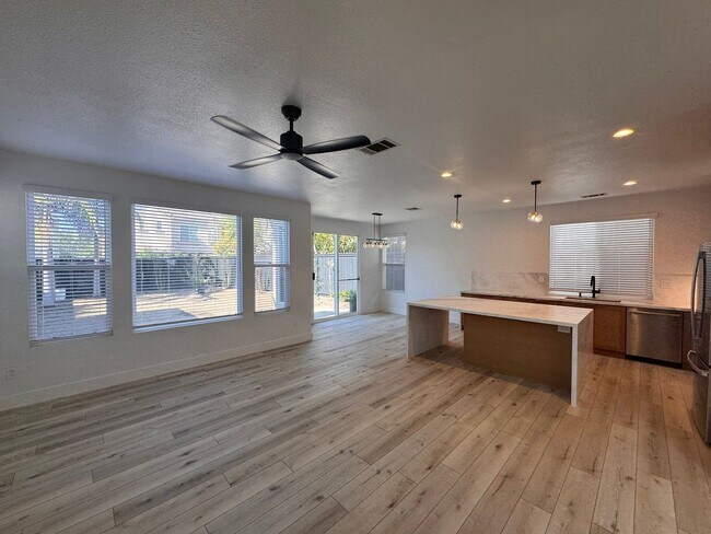 Building Photo - Stylish Renovated Home with Garage & Priva...