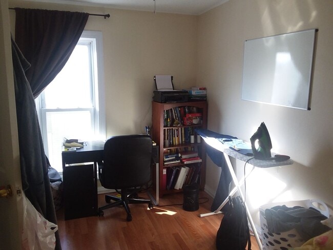 Building Photo - 612