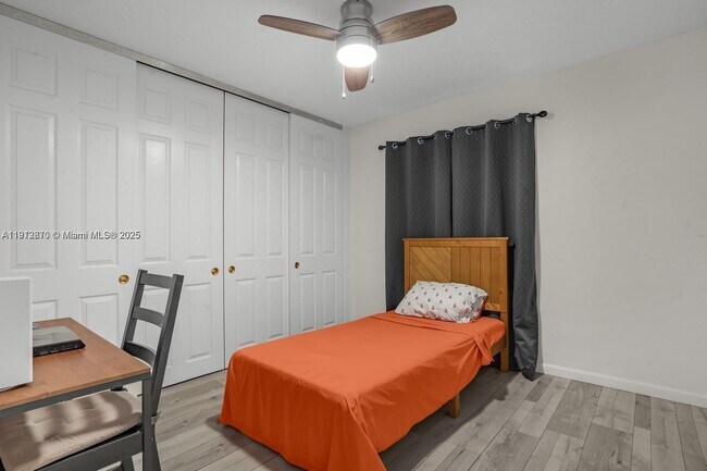 Building Photo - 1281 W Fairway Rd