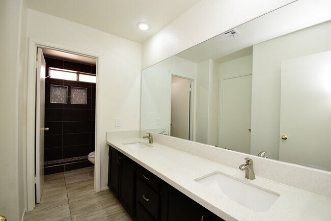 Building Photo - Charming 3-Bedroom, 2.5-Bath Two-Story Home At Smoke Ranch!