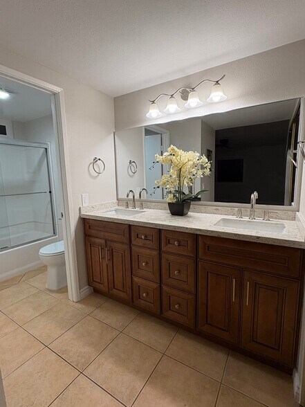 Building Photo - 660 Quince St