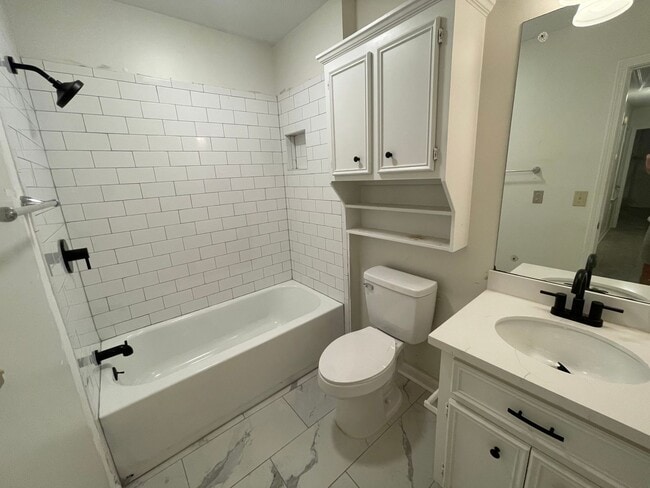 Building Photo - 3/2 for rent in the heart of Madison!