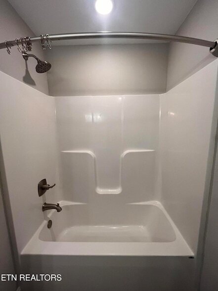 Building Photo - 355 W Outer Dr