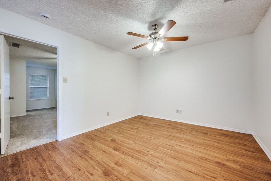 Building Photo - 325 Casie Ct