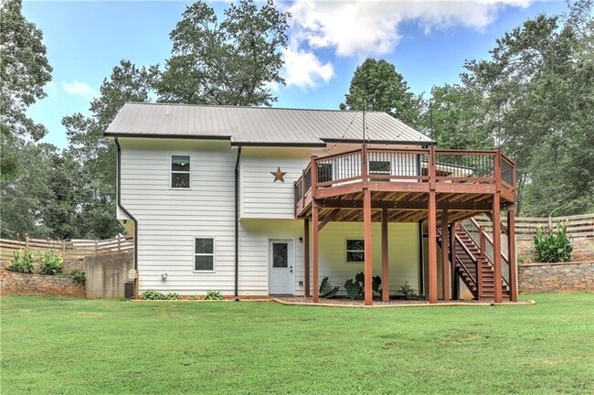 Building Photo - 623 Sweetwater Creek Dr