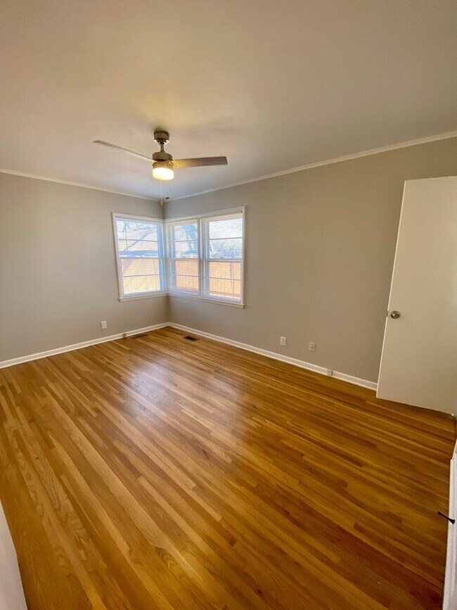 Building Photo - Updated & Renovated in Midtown! 3 Bedrooms...