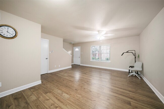 Building Photo - 515 Tallowood Rd