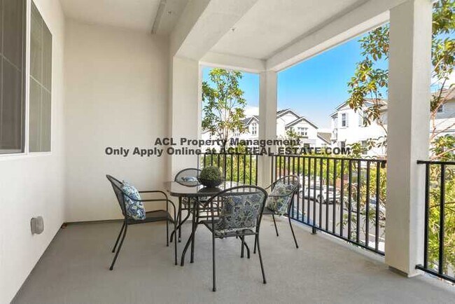 Building Photo - Modern 3BR/3BA Home in Bayshores | 1,542 Sq Ft | Prime Location