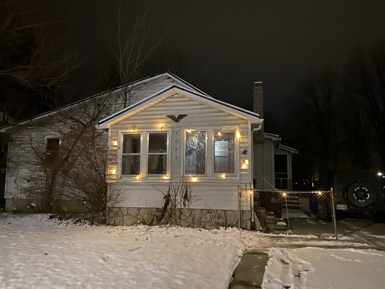 Building Photo - 2085 Cedar St