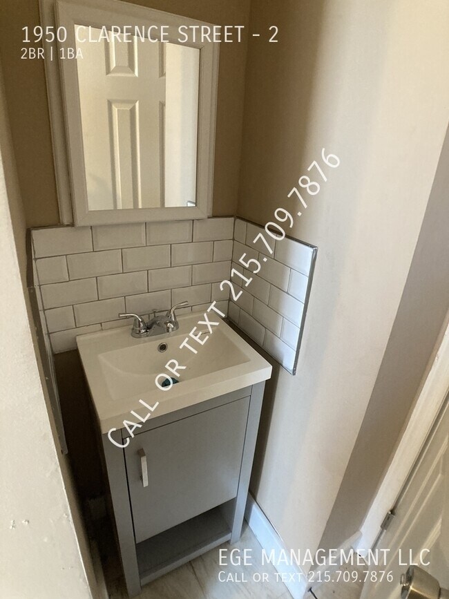 Building Photo - 1950 Clarence St