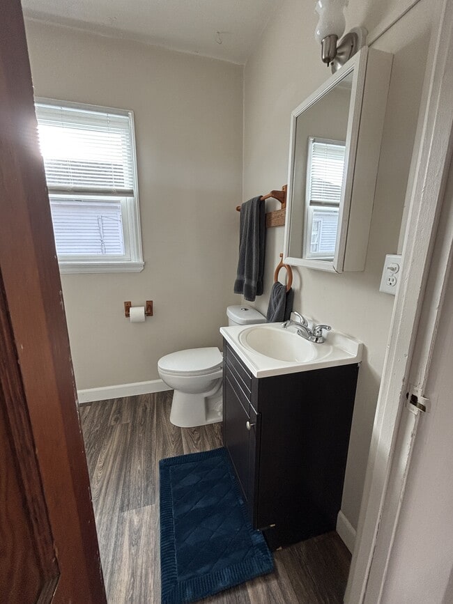 Building Photo - 124 7th St