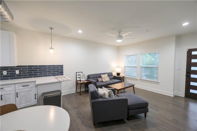 Building Photo - 8 Bedrooms 8 Baths Pre-leasing Now for 202...