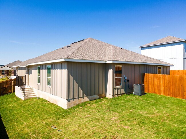 Building Photo - 1 MONTH FREE RENT!!!