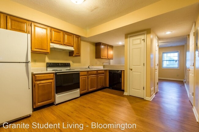 Building Photo - 2 br, 1.5 bath House - 702 Sherwood Hills Dr