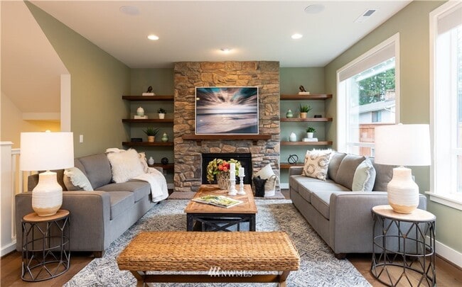 Building Photo - 4 Bedroom Oversized Home in Mountlake Terrace- Office Space and Charging Station