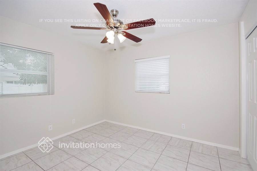 Building Photo - 3253 Little Sound Dr