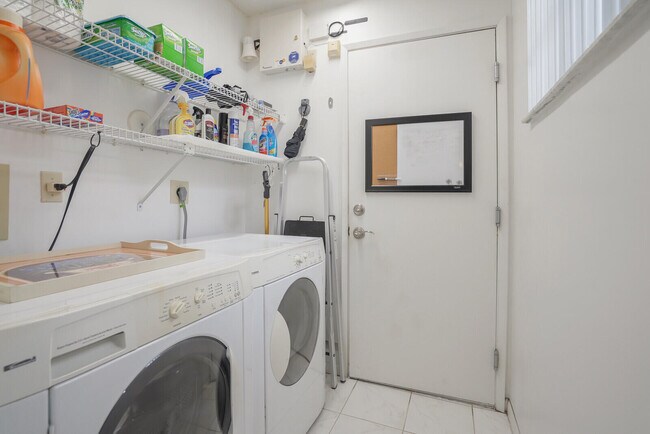 Building Photo - 6099 Waldwick Cir