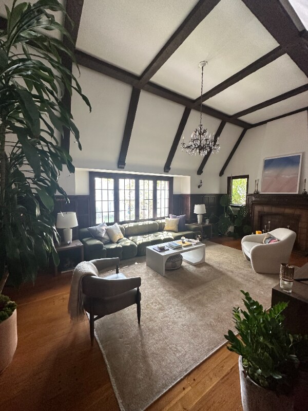 Building Photo - 425 N Sycamore Ave