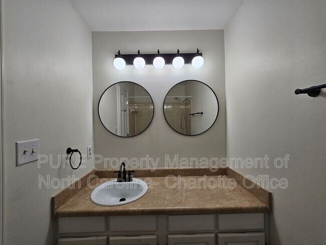 Building Photo - 333 Circle Ave