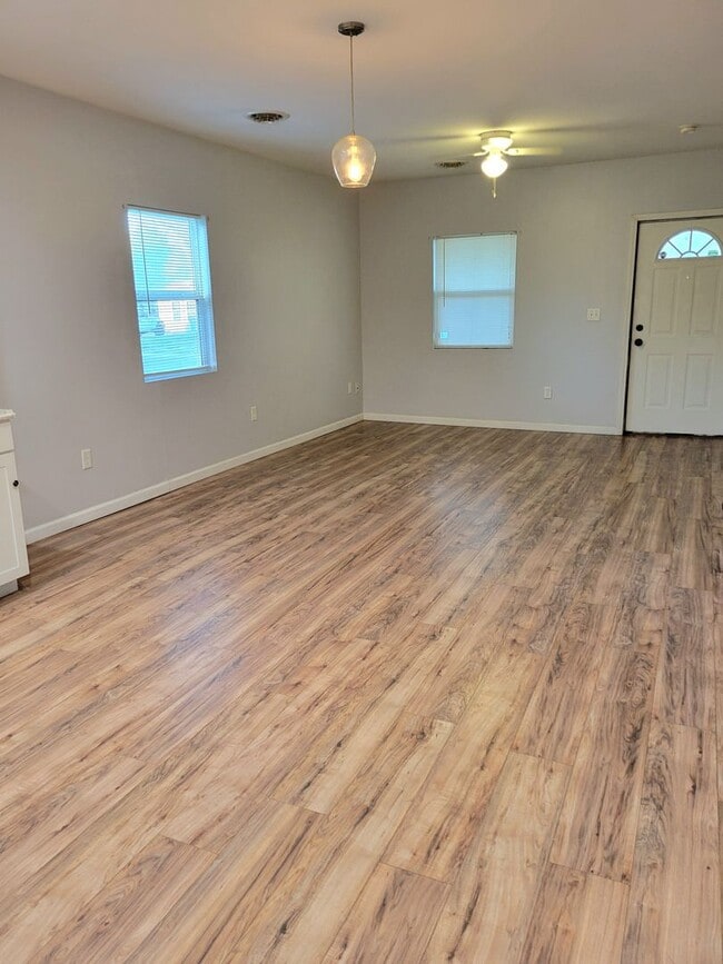 Building Photo - For Rent...2927 Warren Ave, Granite City