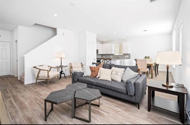 Building Photo - 6918 Telean St