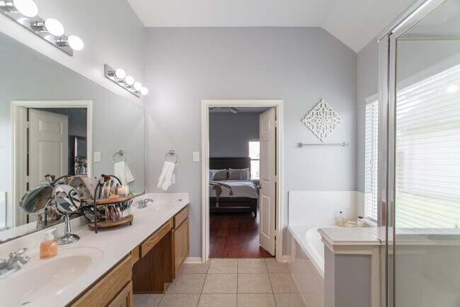 Building Photo - 2823 Sage Bluff Ave