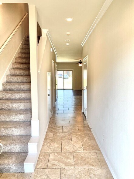 Building Photo - 2750 W Kilimanjaro Way