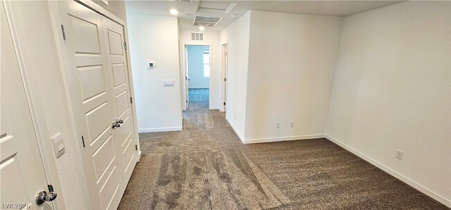 Building Photo - 915 Violet Heron St