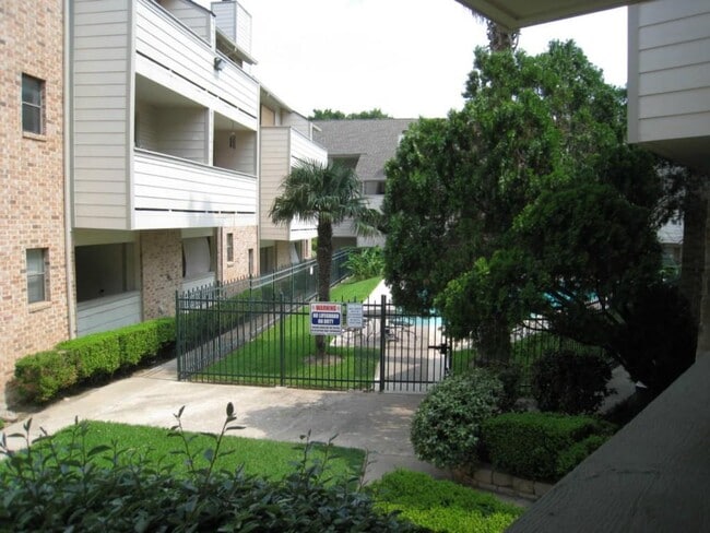 Building Photo - 2500 Burleson Rd