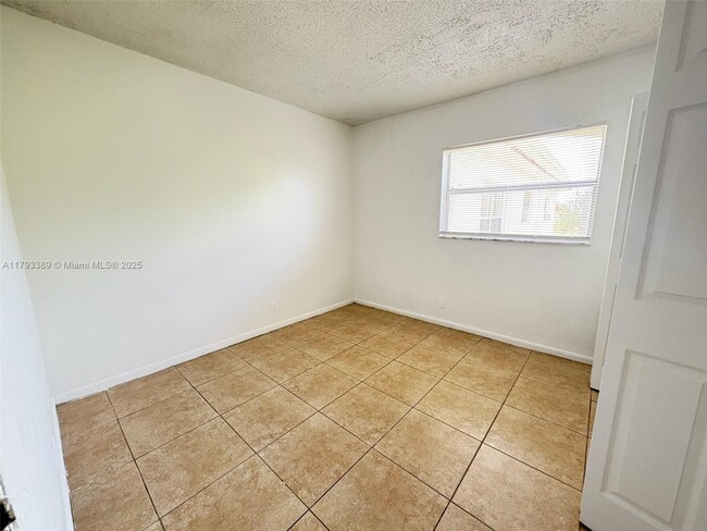 Building Photo - 1333 S Dixie Hwy