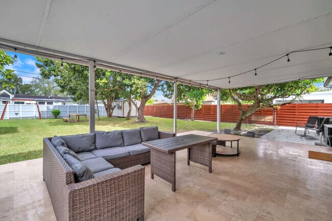 Building Photo - 8225 SW 39th St