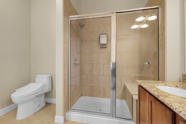 Building Photo - $1,740.95, 1 Bed, 1 Bath Condo in Englewood with AC and In Unit Laundry!