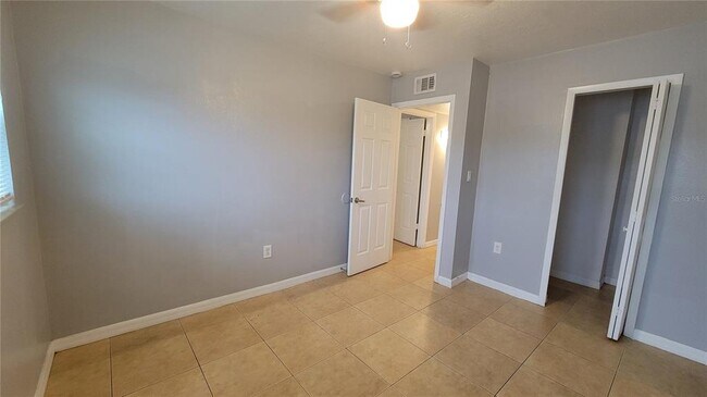 Building Photo - 863 Sky Lake Cir